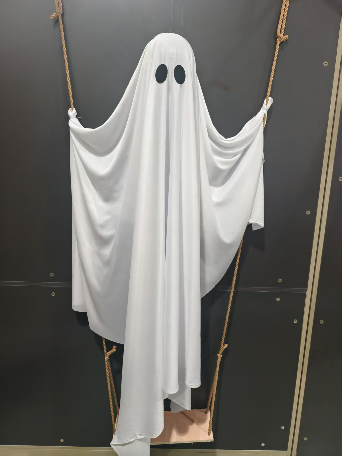 Remote-Controlled Glowing Swing Ghost – 8-Mode Halloween Outdoor Hanging Decor image 5