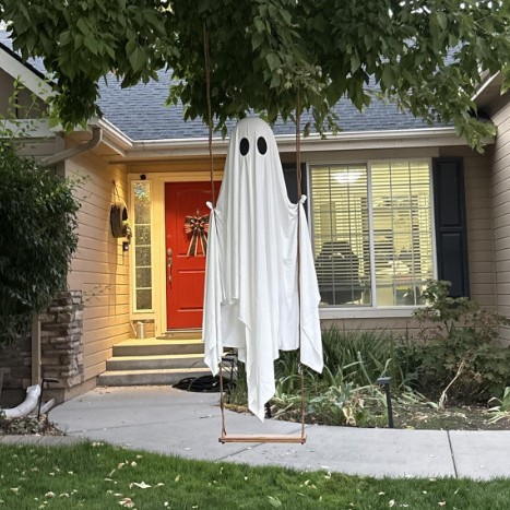 Remote-Controlled Glowing Swing Ghost – 8-Mode Halloween Outdoor Hanging Decor image 6